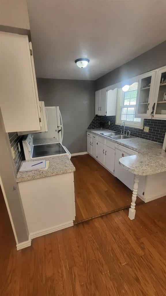 1321 W 9th Street Newton KS 67114-1619