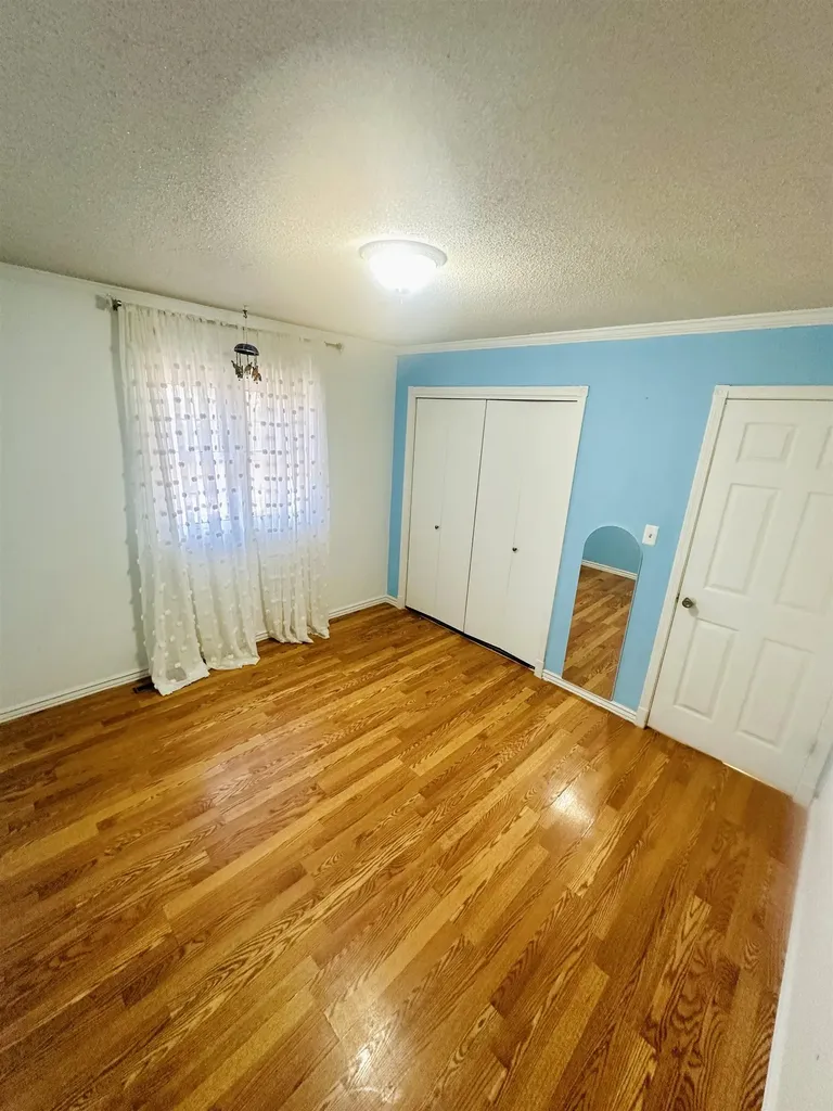 1321 W 9th Street Newton KS 67114-1619