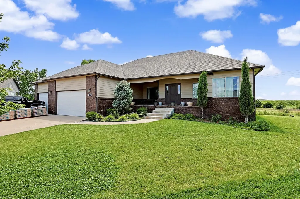 3315 S Bluelake Court Wichita KS 67215