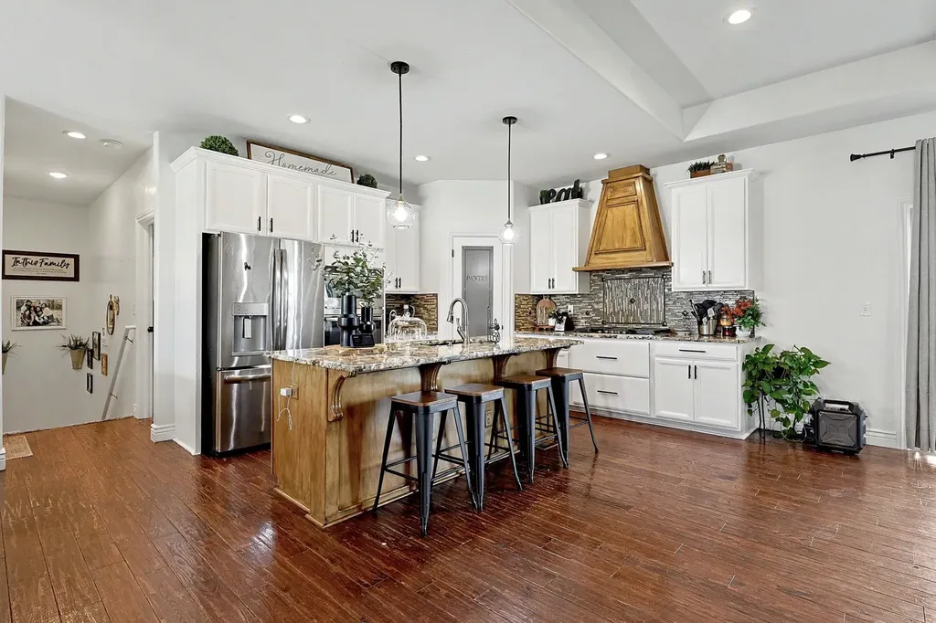 3315 S Bluelake Court Wichita KS 67215