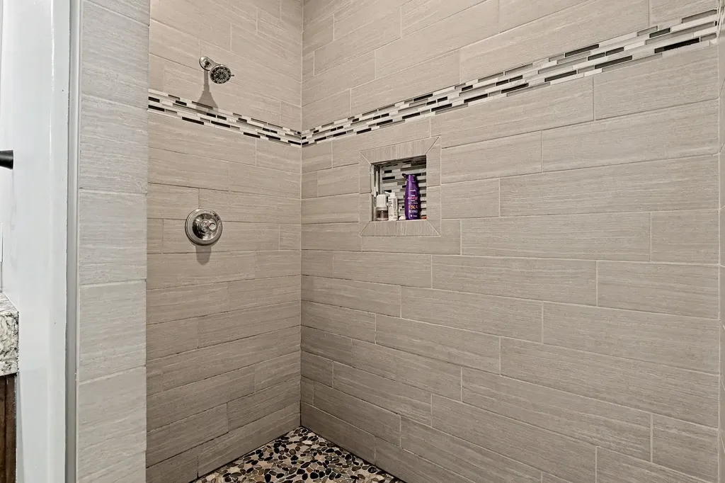 3315 S Bluelake Court Wichita KS 67215