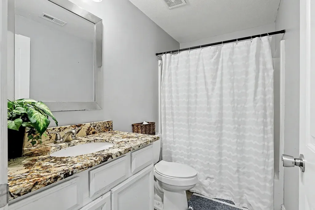 3315 S Bluelake Court Wichita KS 67215