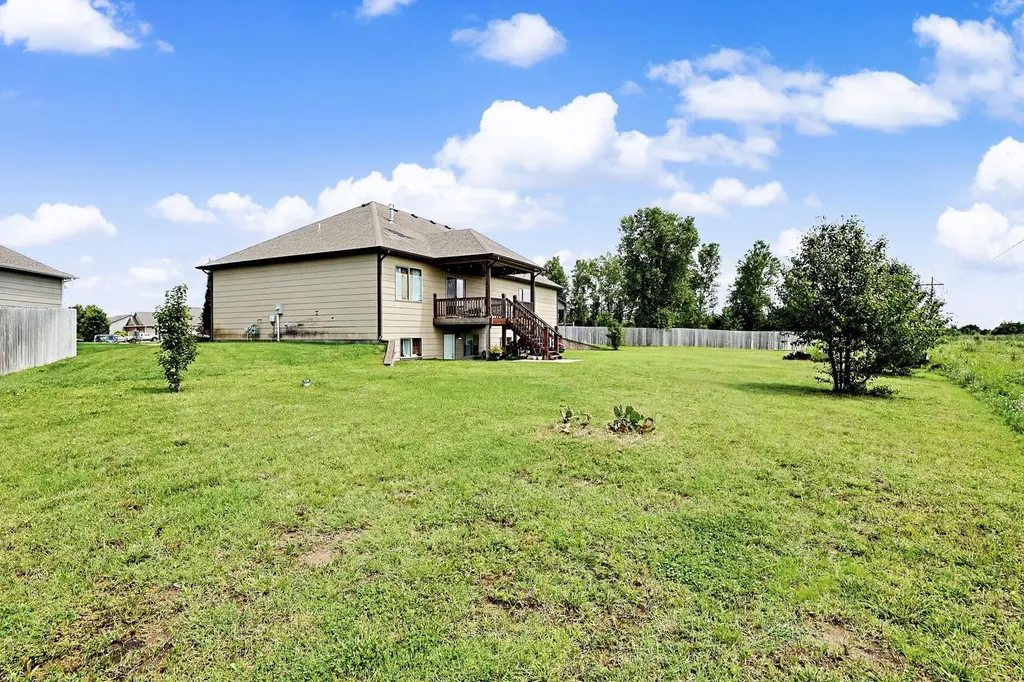 3315 S Bluelake Court Wichita KS 67215