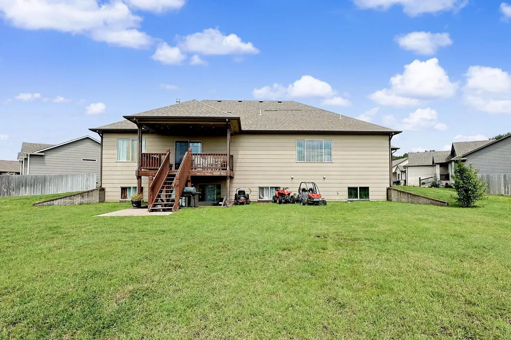 3315 S Bluelake Court Wichita KS 67215