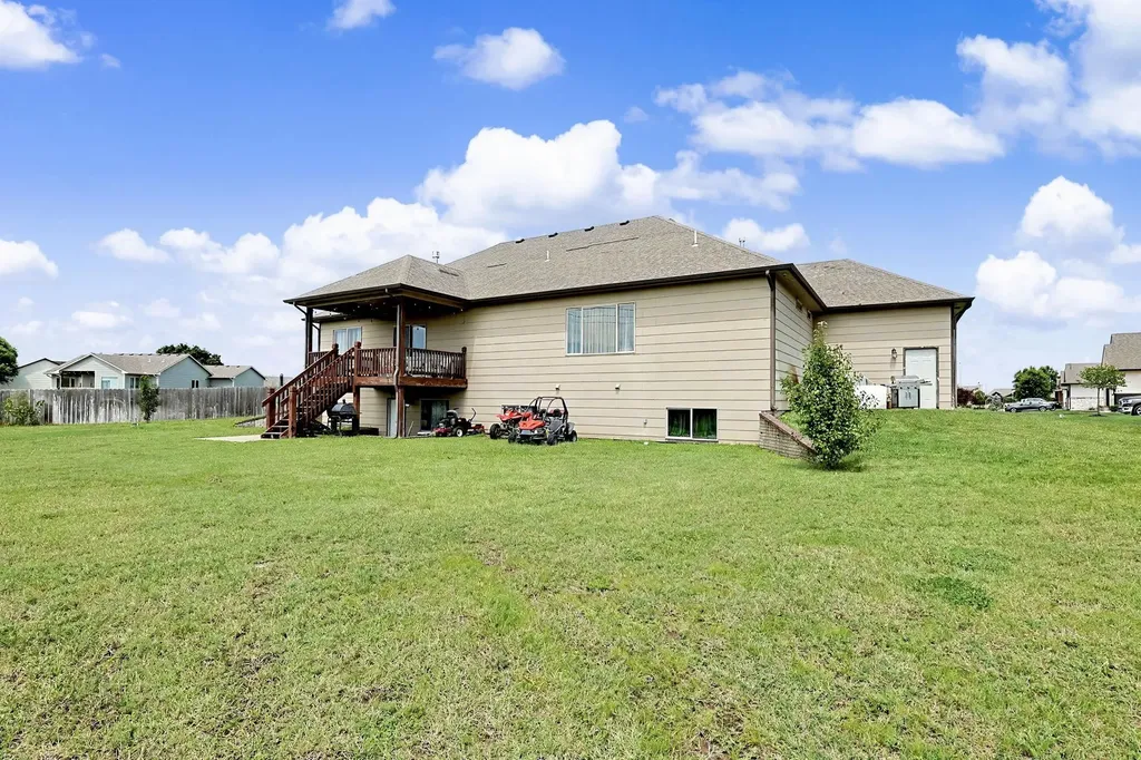 3315 S Bluelake Court Wichita KS 67215