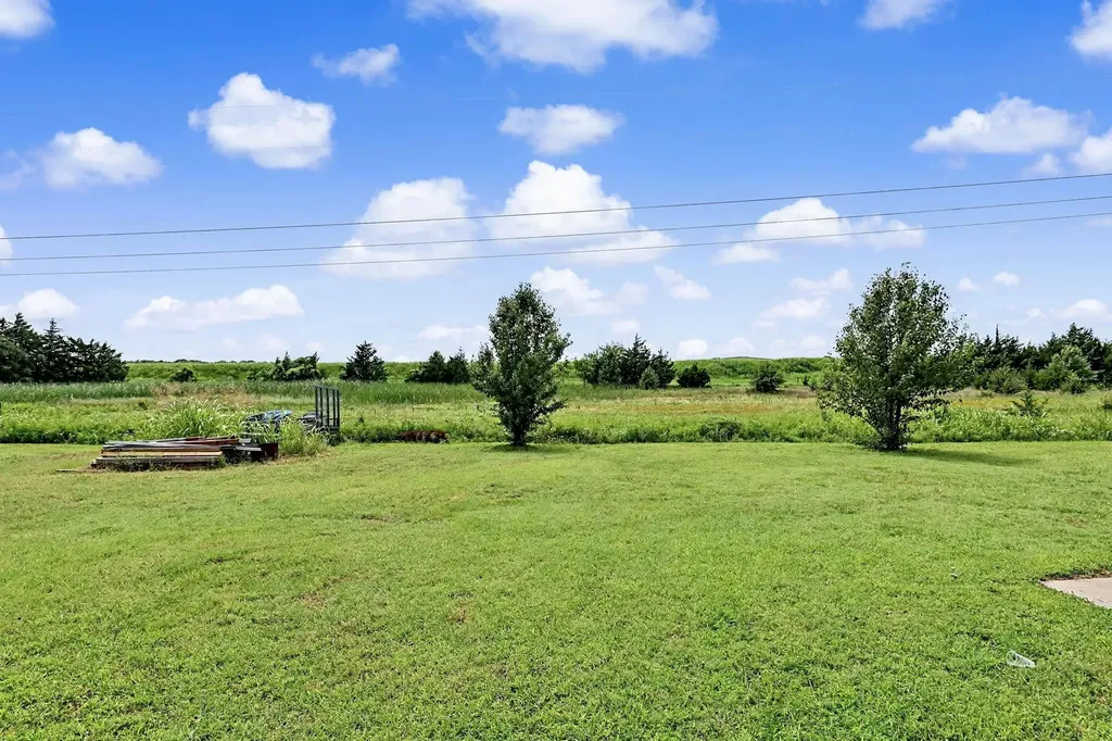 3315 S Bluelake Court Wichita KS 67215