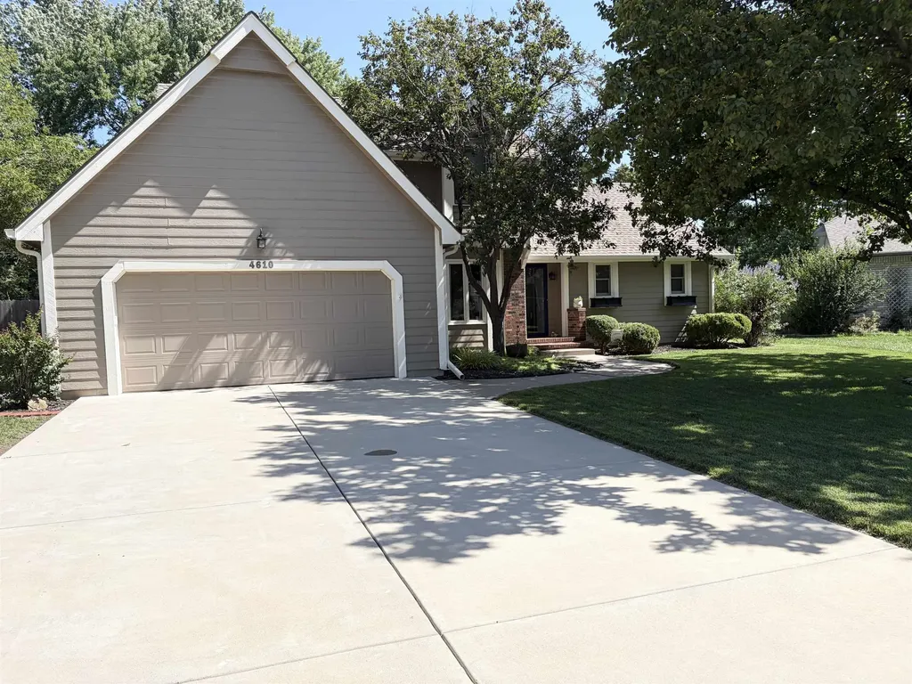 4610 N Farmstead Court Bel Aire KS 67220