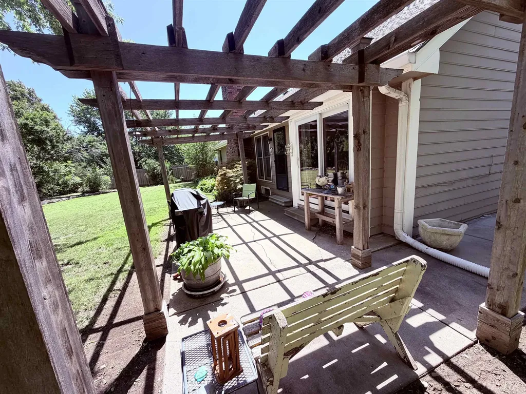4610 N Farmstead Court Bel Aire KS 67220