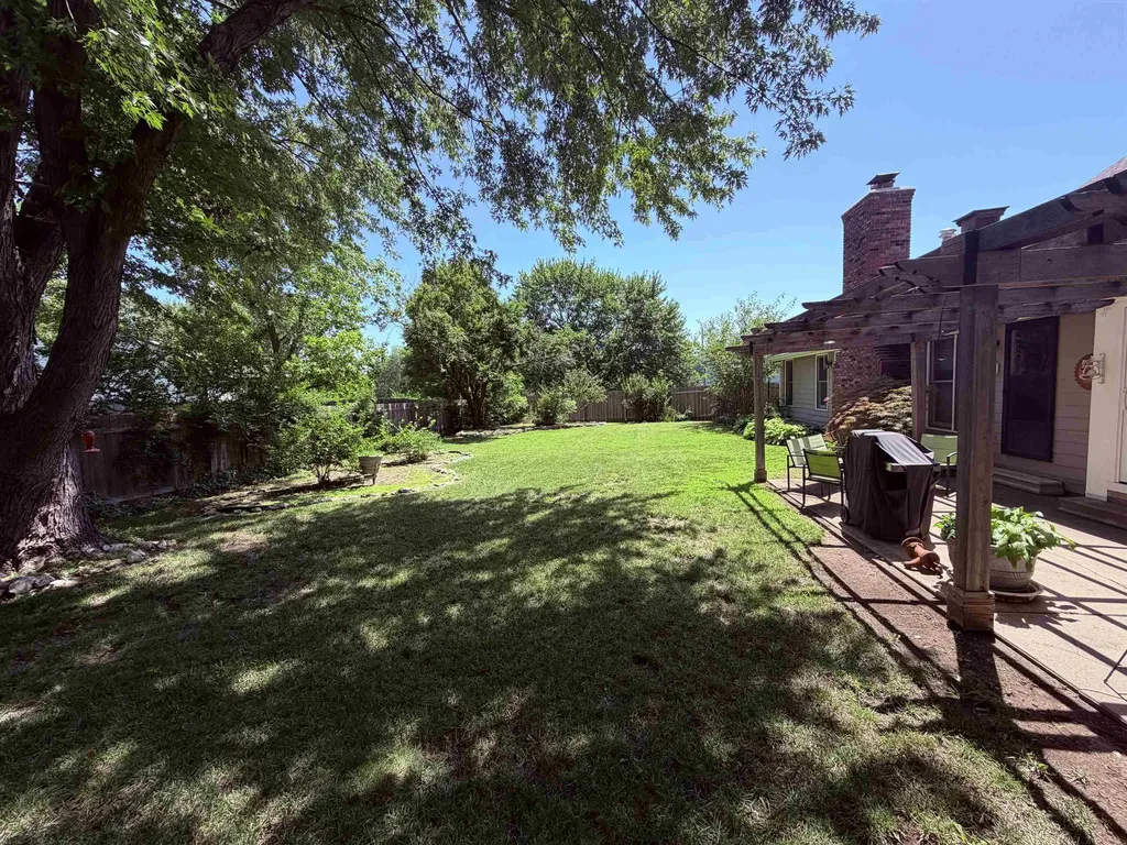 4610 N Farmstead Court Bel Aire KS 67220