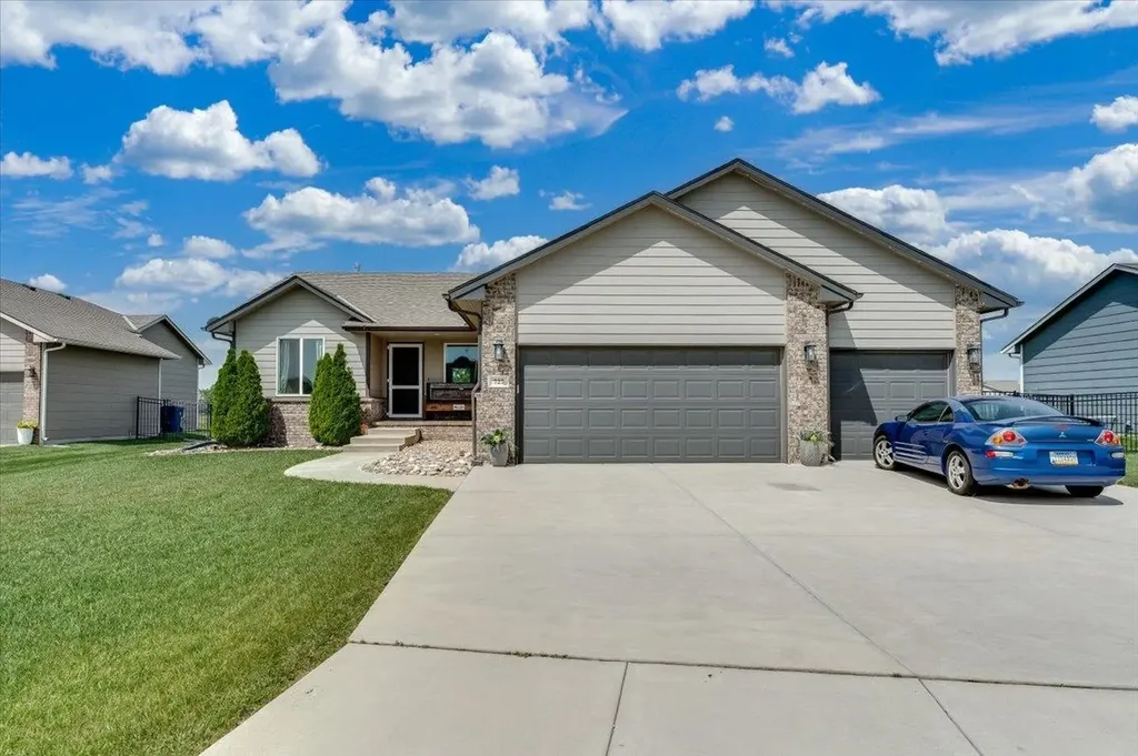 727 S Lakeview Street Haysville KS 67060