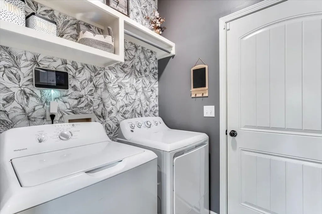 727 S Lakeview Street Haysville KS 67060