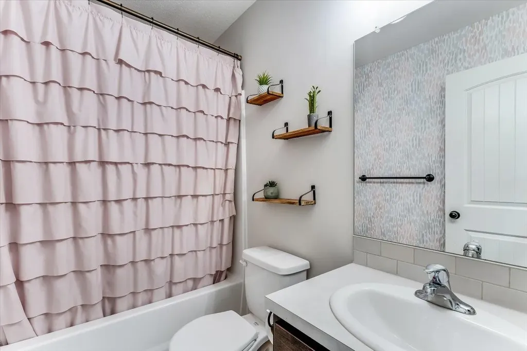 727 S Lakeview Street Haysville KS 67060