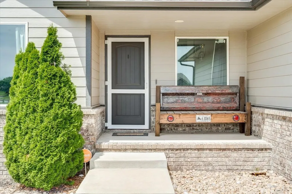 727 S Lakeview Street Haysville KS 67060