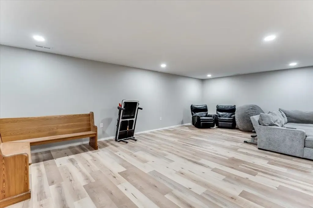727 S Lakeview Street Haysville KS 67060