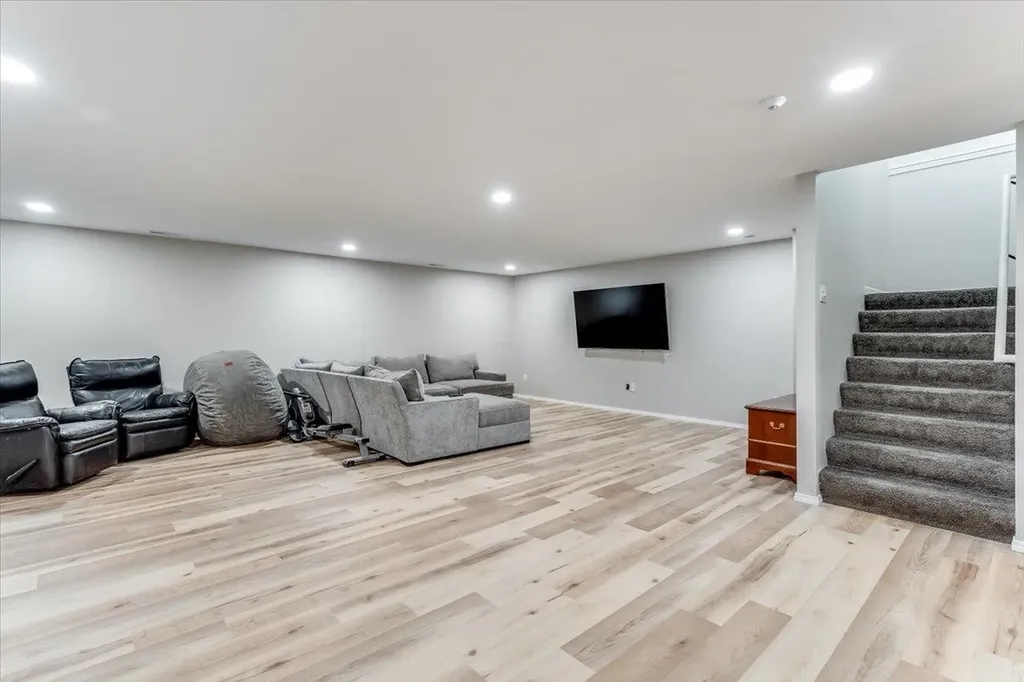 727 S Lakeview Street Haysville KS 67060