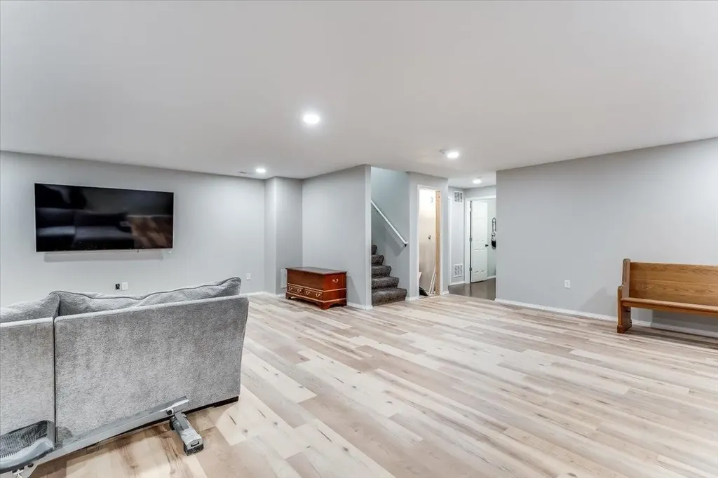 727 S Lakeview Street Haysville KS 67060