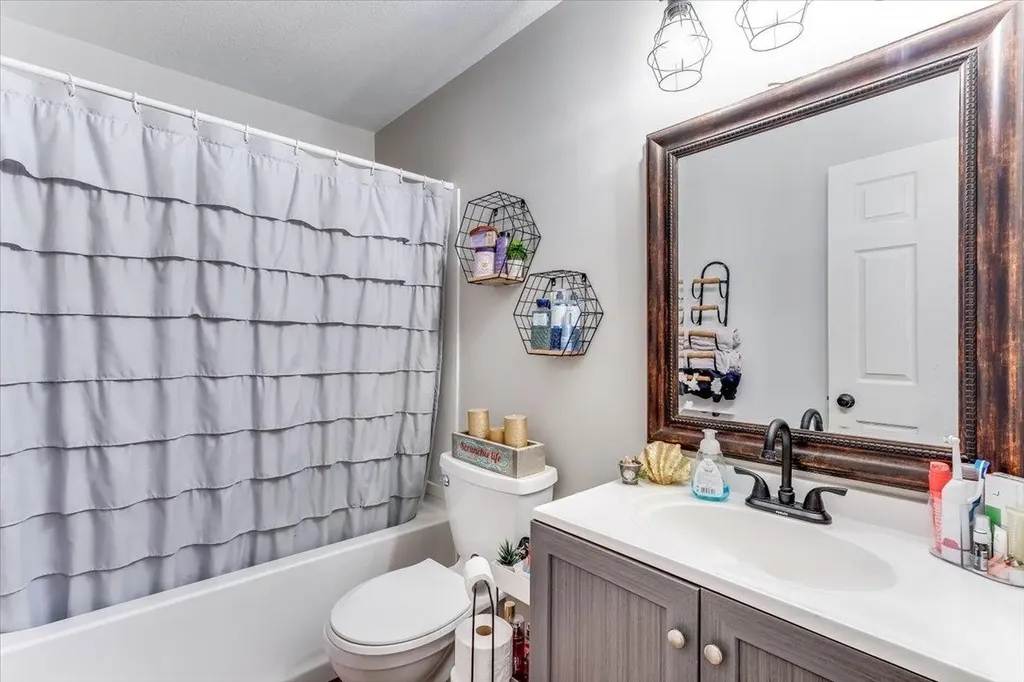 727 S Lakeview Street Haysville KS 67060