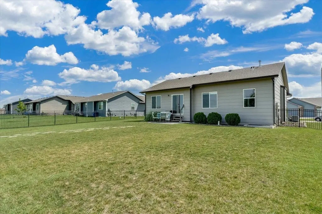 727 S Lakeview Street Haysville KS 67060