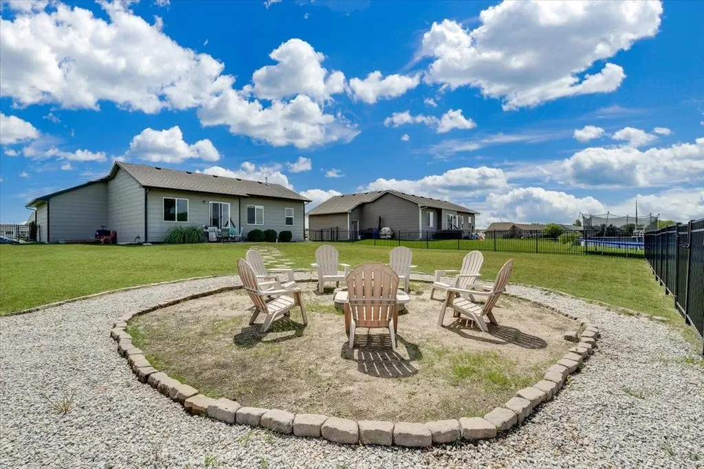 727 S Lakeview Street Haysville KS 67060