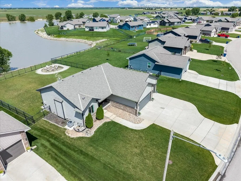 727 S Lakeview Street Haysville KS 67060
