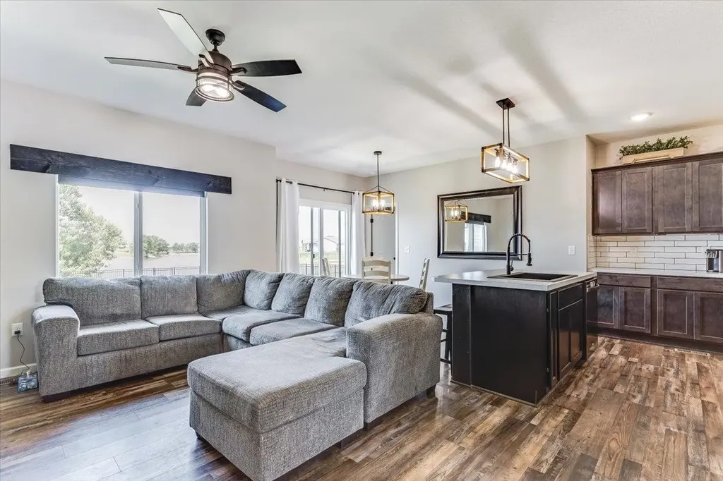 727 S Lakeview Street Haysville KS 67060