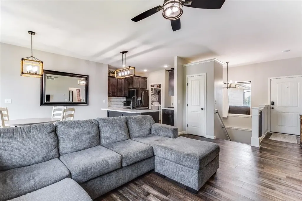 727 S Lakeview Street Haysville KS 67060
