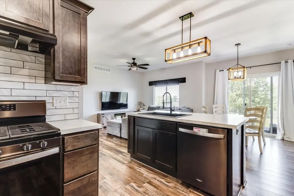 727 S Lakeview Street Haysville KS 67060