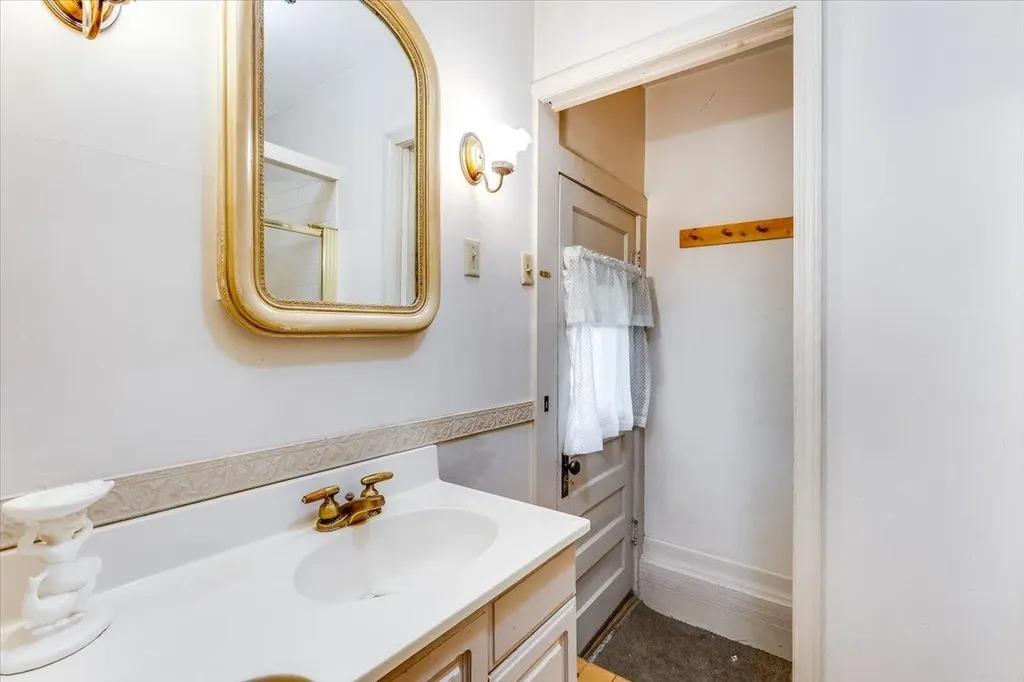 525 W 10th Street Newton KS 67214
