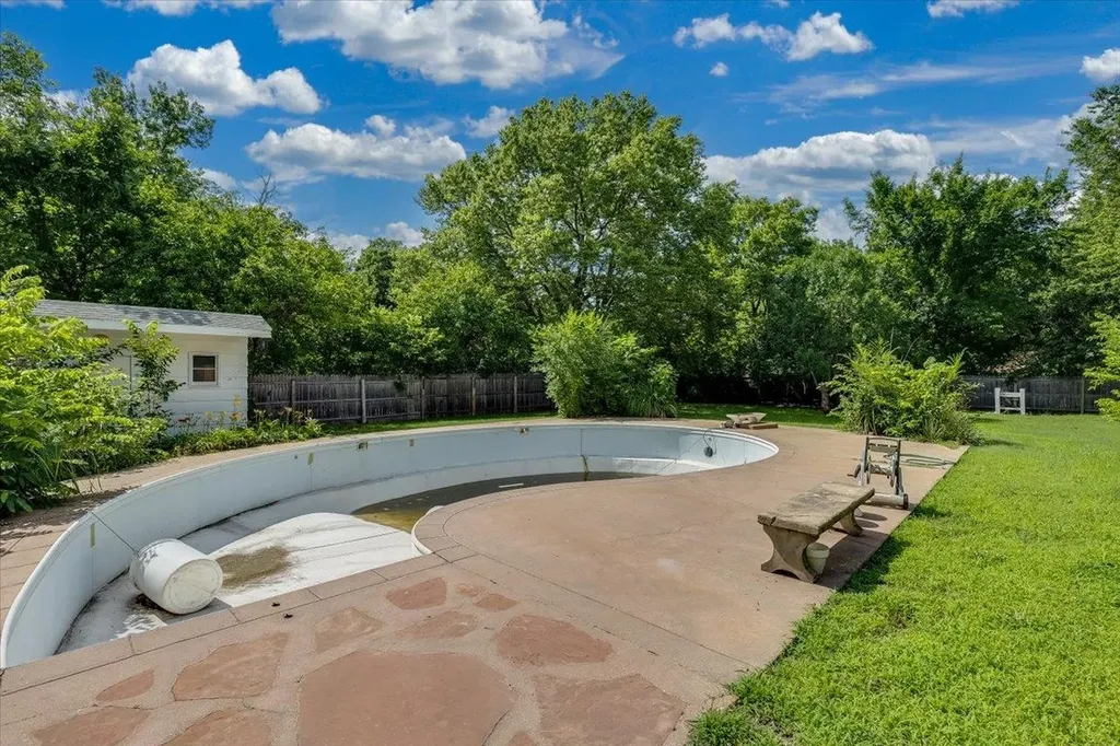 525 W 10th Street Newton KS 67214
