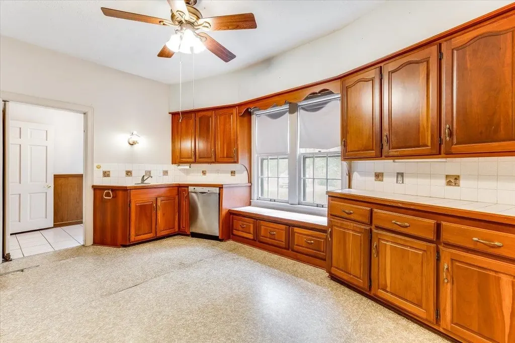 525 W 10th Street Newton KS 67214