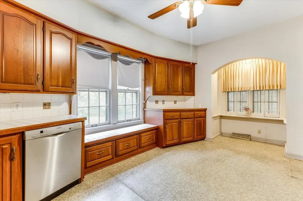 525 W 10th Street Newton KS 67214