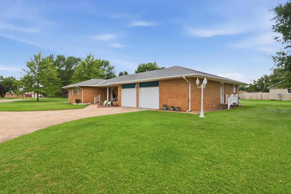 303 N Boyd Street Caldwell KS 67022