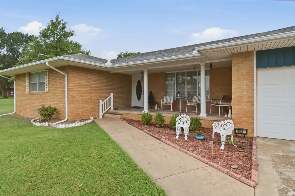 303 N Boyd Street Caldwell KS 67022