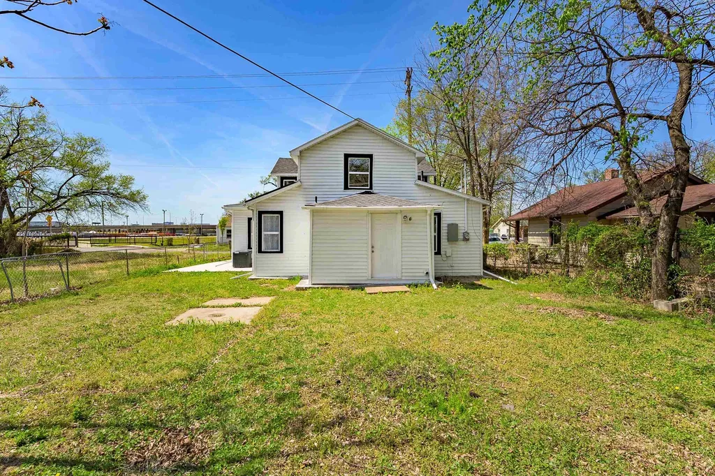 706 N Piatt Avenue Wichita KS 67214