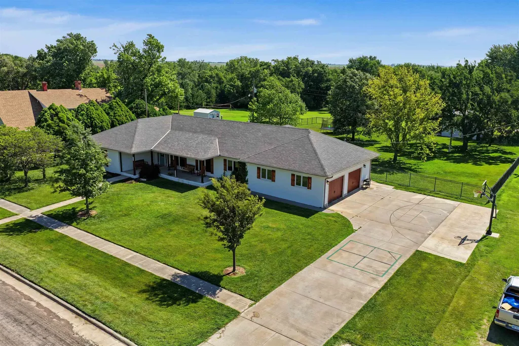 302 C Street Claflin KS 67525