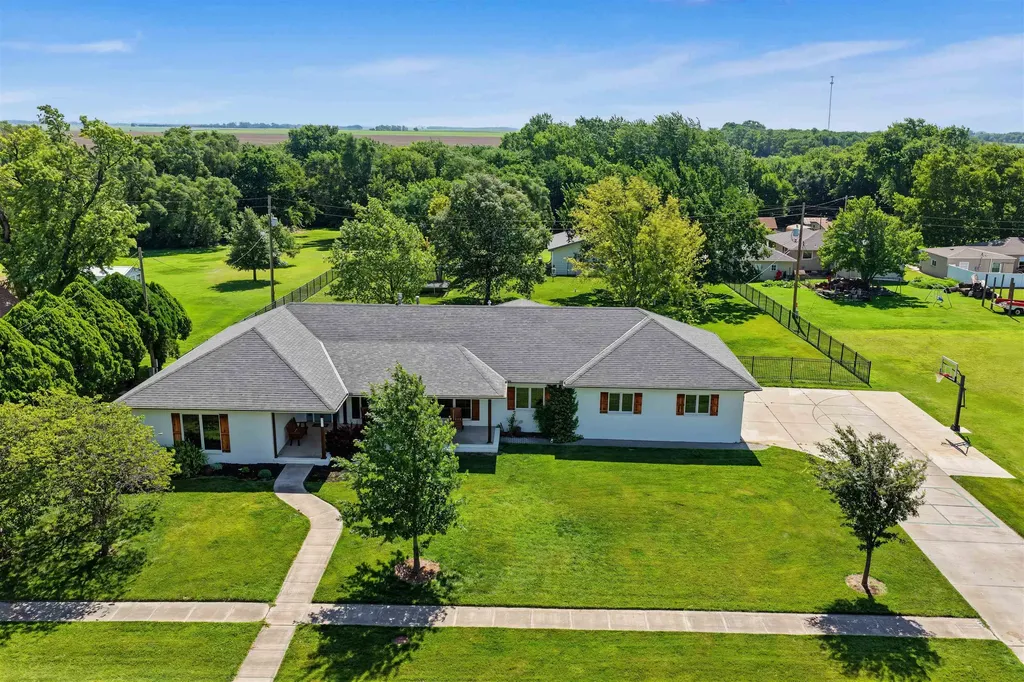 302 C Street Claflin KS 67525