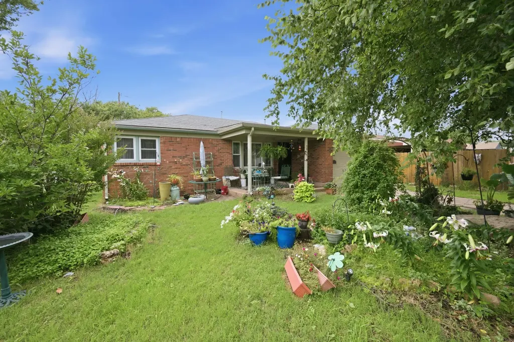 2857 S Larkin Drive Wichita KS 67216