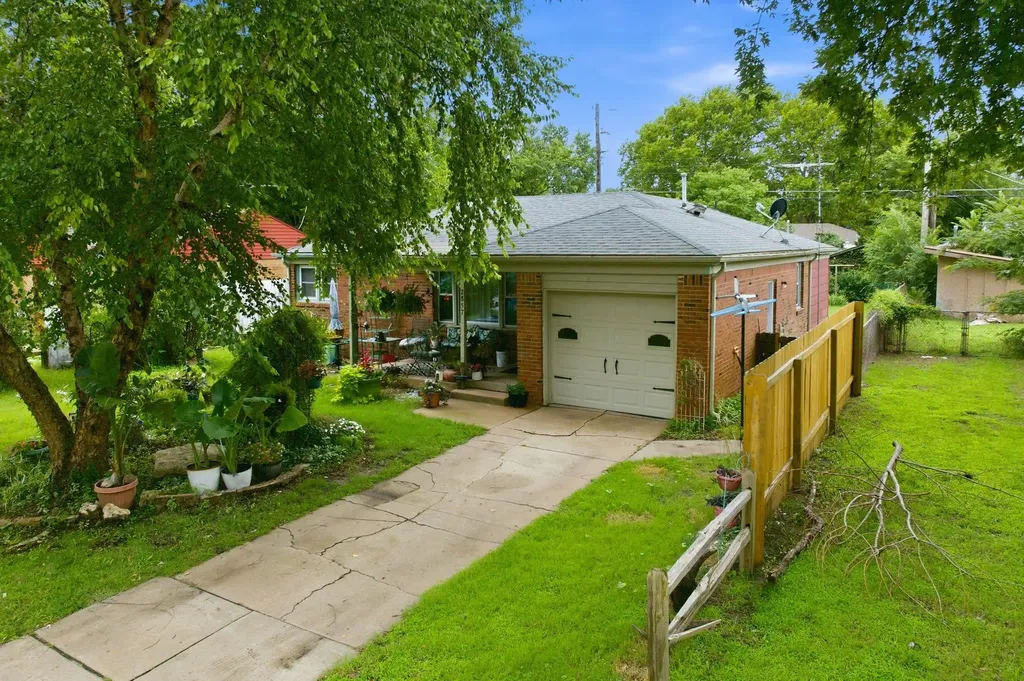 2857 S Larkin Drive Wichita KS 67216