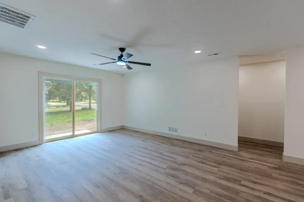 212 N West Street Leon KS 67074