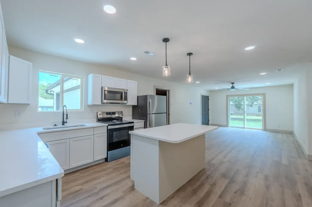212 N West Street Leon KS 67074