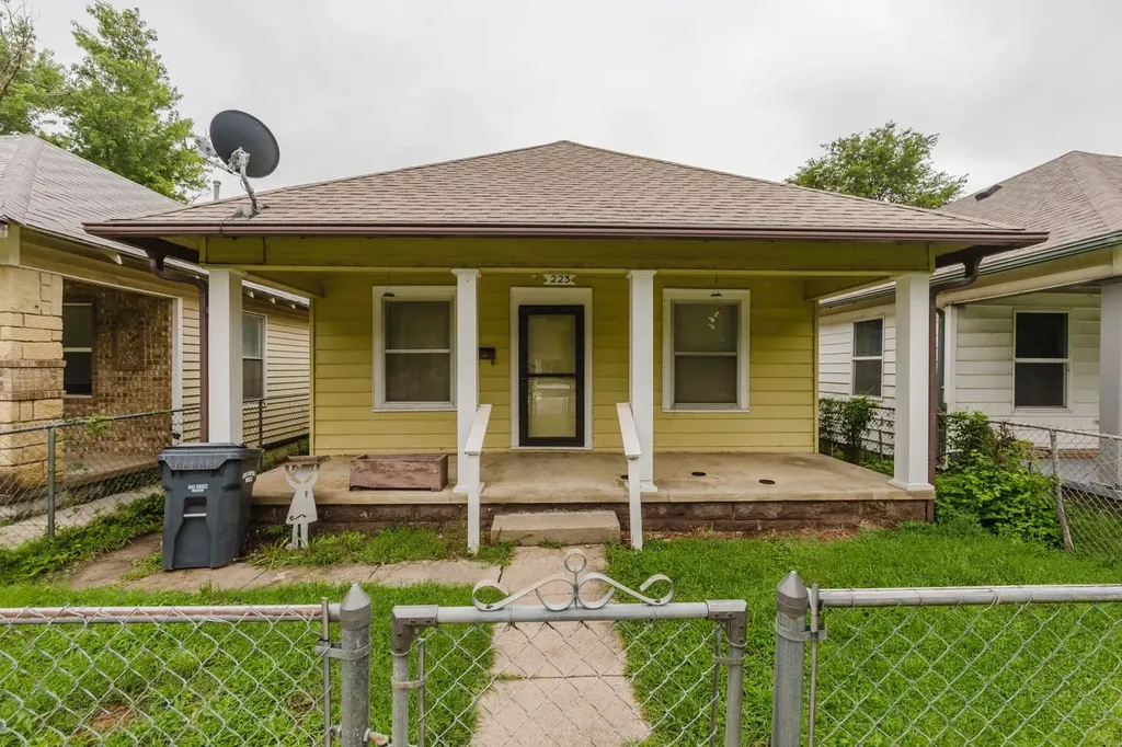 223 N Fern Wichita KS 67203
