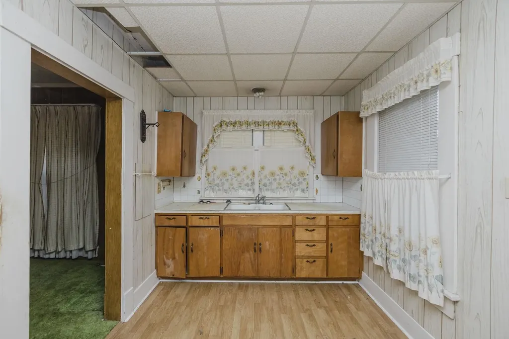 223 N Fern Wichita KS 67203
