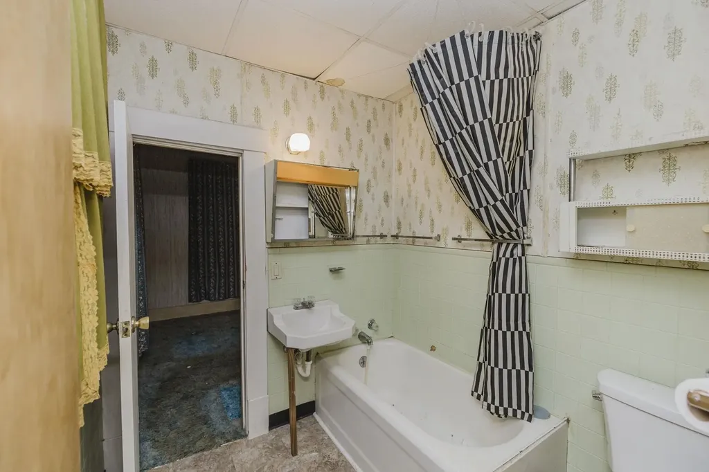 223 N Fern Wichita KS 67203