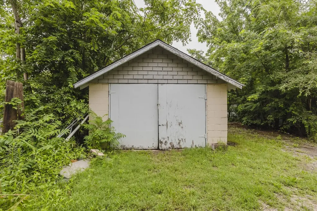 223 N Fern Wichita KS 67203