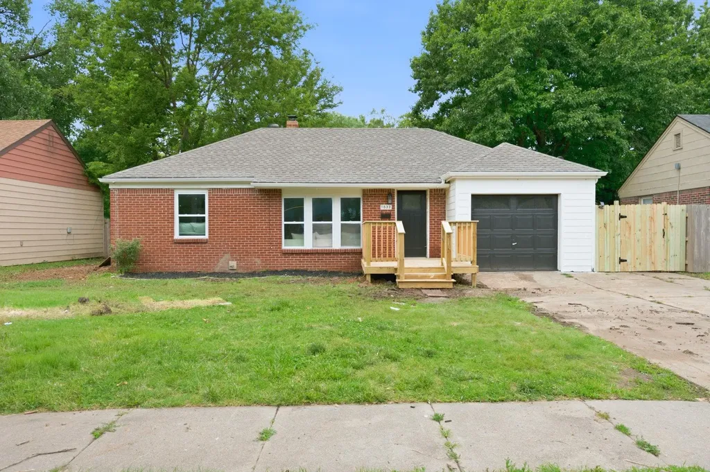 1833 S Parkwood Lane Wichita KS 67218