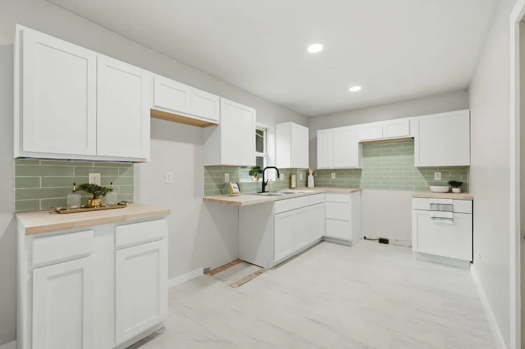 1833 S Parkwood Lane Wichita KS 67218