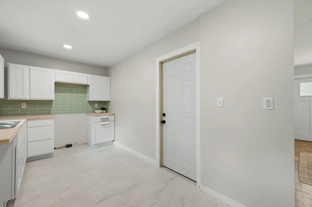 1833 S Parkwood Lane Wichita KS 67218