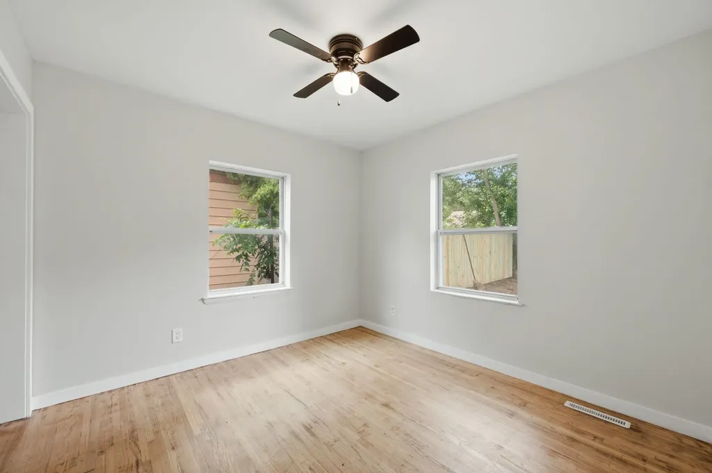 1833 S Parkwood Lane Wichita KS 67218