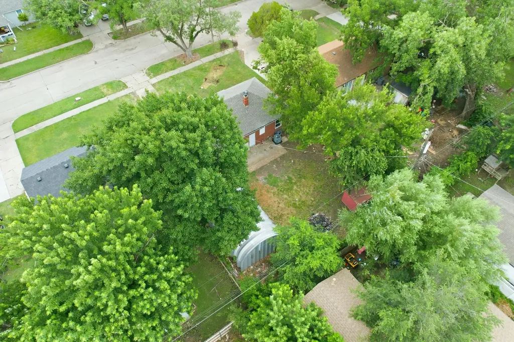 1833 S Parkwood Lane Wichita KS 67218