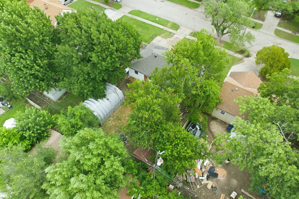 1833 S Parkwood Lane Wichita KS 67218